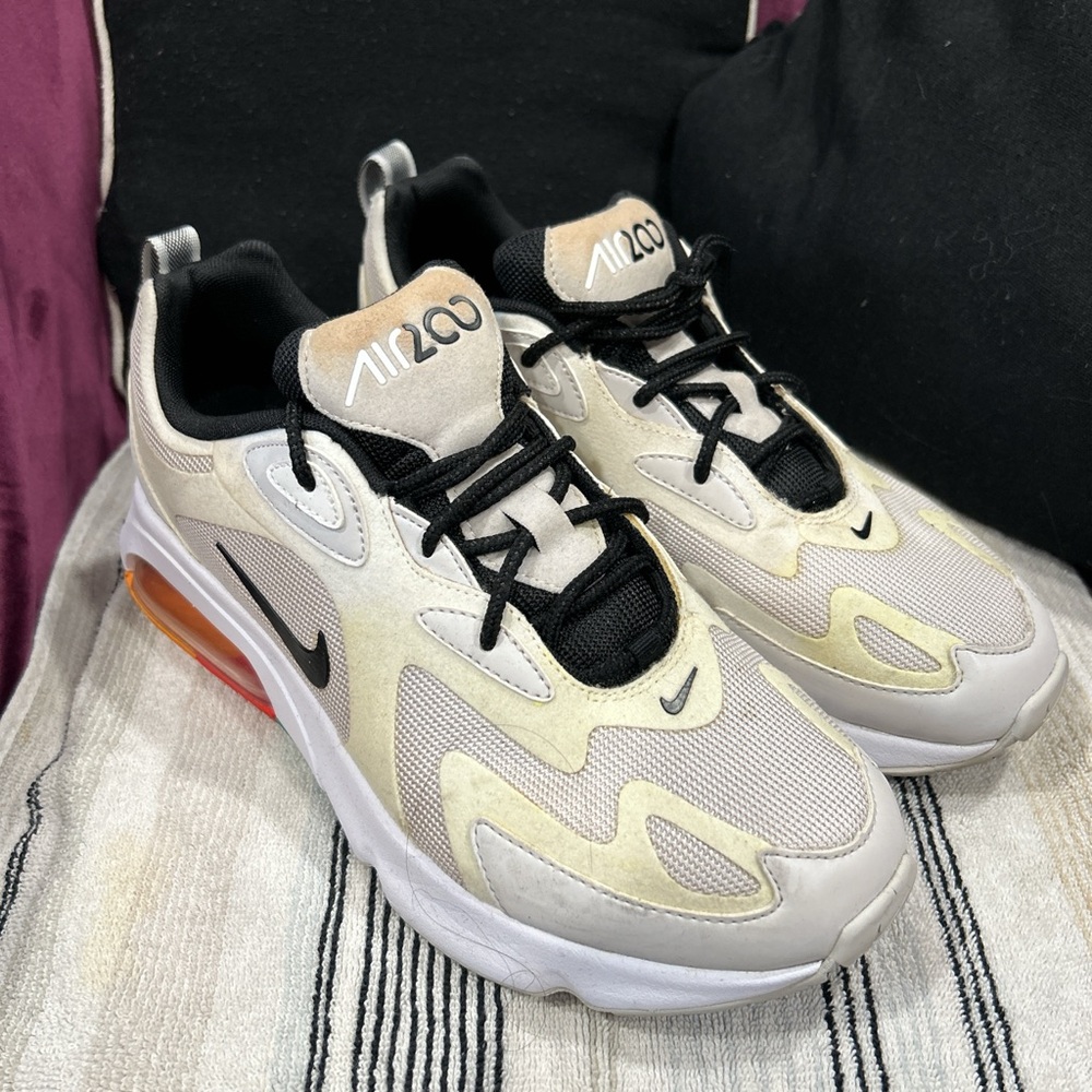 Nike Air 200 Men's White and Black Sneakers